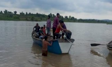 11 मौत बड़ा हादसा: नाव पलटने से एक ही परिवार के 11 लोग डूबे, बच्ची समेत तीन के शव बरामद ,आठ अभी भी लापता… रेस्क्यू ऑपरेशन जारी……