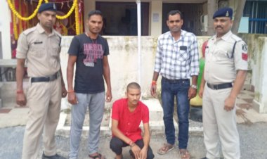 दुष्कर्म का फरार आरोपी चढ़ा पंडरिया पुलिस के हत्थे।     पीड़ित को शादी का प्रलोभन देकर करता रहा दुष्कर्म ।    आरोपी को गिरफतार कर न्यायिक रिमांड पर भेजा गया जेल।