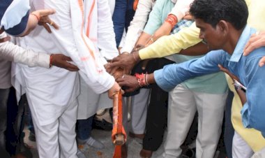 भक्त माता कर्मा के भव्य चौक निर्माण का साहू समाज की उपस्थिति में विधायक विकास उपाध्याय ने किया भूमिपूजन