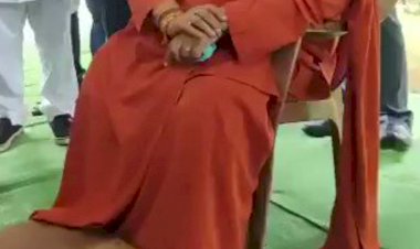 पूर्व CM का विवादित बयान VIDEO: ब्यूरोक्रेसी की औकात ही क्या.... ब्यूरोक्रेसी हमें नहीं घुमाती.... वह हमारी चप्पल उठाती है.... देखें वायरल VIDEO......
