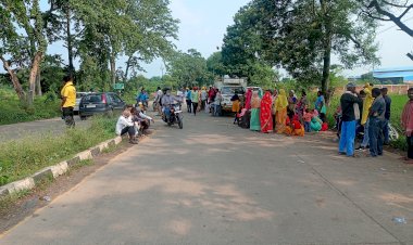 छत्तीसगढ़ सर्व आदिवासी समाज के द्वारा आदिवासी समाज के संवैधानिक विभिन्न मुद्दों को लेकर मस्तूरी में कुछ घंटो के लिए आज किया गया नाकेबंदी 30 अगस्त को भी किया गया था आर्थिक नाकेबंदी मांग पूरी होने तक करते रहेंगे आंदोलन - आदिवासी समाज