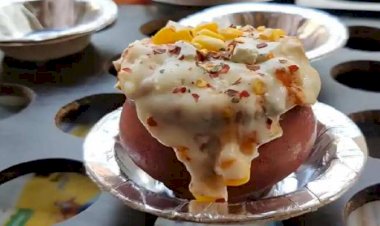 अनूठा पिज्जा VIDEO: कमाल का पिज्जा एक्सपेरीमेंट.... बिक रहा है कुल्हड़ में.... पिज्जा का ये रूप देखकर पकड़ लेंगे अपना सिर..... देखें वायरल VIDEO......