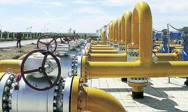 आम आदमी को बड़ा झटका: प्राकृतिक गैस की कीमत में इजाफा.... मोदी सरकार ने 62 फीसदी बढ़ा दिए नेचुरल गैस के दाम.... आज से लागू होगी नई दर.... CNG के रेट पर होगा सीधा असर.... महंगी हो जाएगी CNG!.....