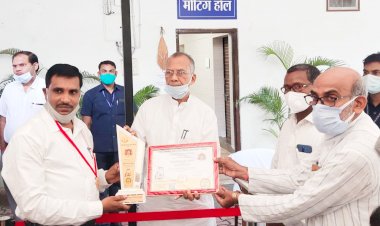 बेमेतरा:छत्तीसगढ़ के गृहमंत्री ताम्रध्वज साहू ने किये शिक्षक भुवन लाल साहू का सम्मान,