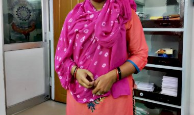 CG हाईप्रोफाइल महिला चोर गिरफ्तार VIDEO: शातिर महिला ब्यूटी पार्लर और दुकानों में जाकर किया करती थी चोरी.... पुलिस ने पकड़ा तो सामने आई इतनी बड़ी सच्चाई.... देखें VIDEO में कैसे पलक झपकते ही कीमती सामान कर देती थी गायब......