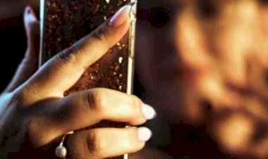 बड़ा व्यापारी हनी ट्रैप का शिकार: VIDEO कॉल कर कपड़े उतारने लगी युवती.... फिर हो गई न्यूड.... और फिर हुआ ये.... बिजनेसमैन को करने लगी ब्लैकमेल.....