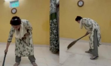 कांग्रेस महासचिव का झाड़ू लगाते VIDEO वायरल: हिरासत में प्रियंका का गांधीवादी विरोध.... गेस्ट हाउस में लगाई झाड़ू और शुरू किया उपवास.... जिस गेस्ट हाउस में हिरासत में रखा गया.... वहां झाड़ू लगाती दिखीं प्रियंका गांधी.... देखें VIDEO......