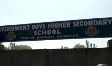 स्कूल में आतंकियों ने की ताबड़तोड़ फायरिंग : स्कूल में घुसकर प्रिंसिपल और एक टीचर को गोली से भूना 5 दिन में 7वीं बार आम नागरिकों पर हमला…..