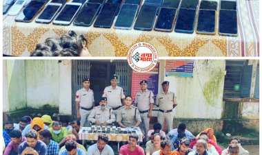 CG- 32 जुआरी गिरफ्तार: जुए के खेल में पहुंचे जेल.... धड्डले से 52 परियों से इश्क लड़ा रहे थे दीवाने…. हाई प्रोफाइल जुआ फड़ पर पुलिस ने मारा छापा.... लग्जरी कार से पहुंचे 32 जुआरी गिरफ्तार.... 5 लाख से अधिक नगदी भी जब्त......