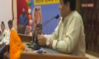 शिक्षा मंत्री का अजीबोगरीब बयान VIDEO: शिक्षा मंत्री बोले, जिन स्कूलों में महिला स्टाफ, वहां पुरुषों को खानी पड़ती है “सरडॉन टेबलेट”....जिस स्कूल में महिला स्टाफ अधिक वहां होते हैं ज्यादा झगड़े.... देखें VIDEO.....