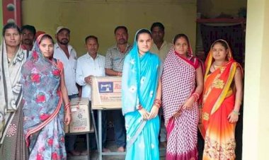 CG:थानखम्हरिया ब्लाक कांग्रेस कमेटी अध्यक्ष जितेंद्र उपाध्याय ने महिला समूह को सिलाई मशीन वितरण किये