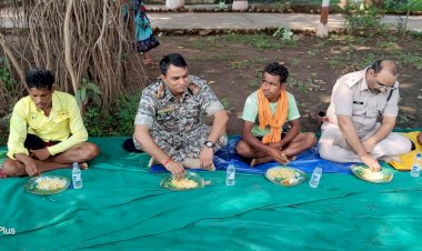 इस जिले के एसपी द्वारा चलाए जा रहे इस अभियान को लगतार मिल रही सफलता... इस अभियान से प्रभावित होकर 43 नक्सलियों ने किया इस जिले एसपी के सामने आत्मसमर्पण