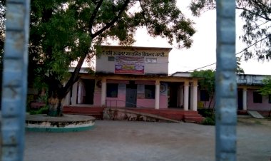 नगरी आत्मानंद इंग्लिश मीडियम स्कूल में टीचर की व्यवस्था नहीं होने से बच्चे हो रहे हैं परेशान न हीं पालक समिति भी नहीं दे रही है बच्चों के भविष्य पर ध्यान.. बच्चों के  भविष्य साथ खिलवाड़...सिर्फ बच्चों को मिल रहा है आश्वासन...