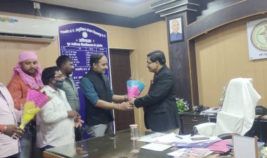 सिम्स के नए डीन और MS से मिला जोगी कांग्रेस का प्रतिनिधिमंडल.... 2 माह से जारी कर्मचारियों की हड़ताल को जनहित में खत्म करवाने के लिए दिया धन्यवाद.... स्व. अजित जोगी जी ने जिस जनहित की मंशा से रखी थी CIMS की नींव उस उद्देश्य को सार्थक करे प्रबंधन : विक्रान्त तिवारी......