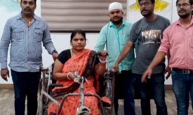 रायपुर पश्चिम के रामनगर निवासी दिव्यांग पुरुष और रायपुर पश्चिम के खमतराई निवासी दिव्यांग महिला को क्षेत्रीय विधायक विकास उपाध्याय ने किया बैट्री ट्राईसाईकिल भेंट.......