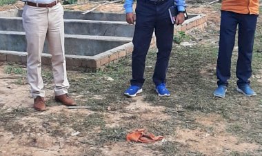 DHAMTARI : कलेक्टर ने किया नगरी के छिपली गोठान का आकस्मिक निरीक्षण...गोठान के समुचित विकास नहीं होने पर नगरी जनपद पंचायत सीईओ को नोटिस जारी करने के निर्देश ...