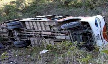 11 की मौत- मिनी बस खाई में गिरी, 11 लोगों की मौके पर ही दर्दनाक मौत, हादसे के बाद मची चीख पुकार...कई लोग घायल, राहत बचाव कार्य जारी….PM ने ट्वीट कर जताया दुख.….