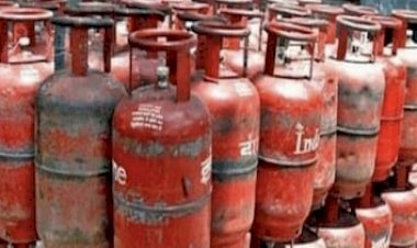 ख़ुशख़बरी! LPG उपभोक्ताओं को बड़ी राहत, अब राशन दुकान से भी खरीद सकेंगे गैस सिलेंडर, केंद्र सरकार कर रही ये तैयारी….सरकार दे सकती है जल्द बिक्री की इजाजत ,जानिए इसके बारे में सबकुछ….