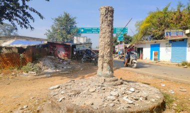 CG- दीपावली की रात जमकर उत्पात VIDEO: दीपावली की रात होना था आर्केस्ट्रा का आयोजन.... आर्केस्ट्रा नहीं आने से गुस्से में दबंगों ने अटल चौक उड़ा दिया बम से.... फिर जो हुआ.... गांव में दहशत का माहौल..... देखें VIDEO.......