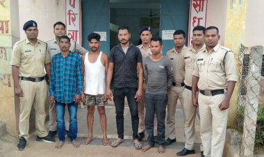 CG- पुलिस पार्टी पर हमला: रेड कार्यवाही करने गई थी पुलिस टीम.... अश्लील गाली-गलौज.... लाठी-डंडे और पत्थरों से पुलिस पार्टी की पिटाई.... फिर जो हुआ.... पुलिस पार्टी पर हमला करने वाले 4 आरोपी गिरफ्तार......