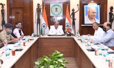 CM भूपेश नाराज BIG NEWS: पुलिस की कार्यप्रणाली पर CM भूपेश गुस्से में... कहा- सुधर जाएं, वरना हमको पुलिस विभाग चलाना आता है... अफसरों को दो टूक- लापरवाही बर्दाश्त नहीं.... नाराज CM ने पूछा, मेरे निर्देश के बाबजूद.....