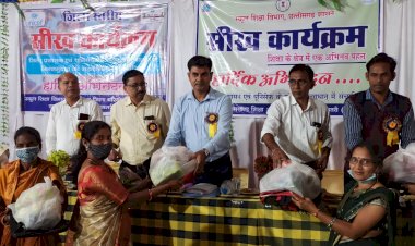 वनांचल क्षेत्र स्थित आदिवासी विकासखंड नगरी में सीख कार्यक्रम का हुआ शुभारम्भ,. प्राथमिक शाला के बच्चों  को खेल- खेल में शिक्षा का प्रारंभिक ज्ञान देने के लिए वालंटियर्स को सीख पिटारा किट एवं सीख मित्र टी शर्ट” का किया गया वितरण....