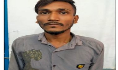 CG  लव, सेक्स और धोखा:-प्रदेश में यहाँ शादी का झांसा देकर युवती को ले आया गांव करता रहा दुष्कर्म...फिर मोबाइल बंद कर किया ये काम…लड़की बोली- करता रहा दुष्कर्म..फिर जो हुआ…फरार आरोपी चढ़ा पुलिस के हत्थे....