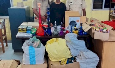 CG- पान दुकान की आड़ में हुक्का की होम डिलीवरी VIDEO: जन्नत पान पैलेस का संचालक धड़ल्ले से हुक्का और फ्लेवर की होम डिलीवरी करते पकड़ाया.... पान दुकान में ऑर्डर लेकर करता था होम डिलीवरी.... रेड कार्यवाही में लाखों का सामान जप्त.... देखें VIDEO.......