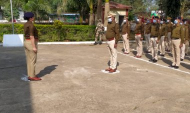 वार्षिक निरीक्षण में पुलिस अधीक्षक ने कहा जनता से बेहतर संबंध बनाएं पुलिस कर्मी।* *निरीक्षण में लंबित मामले के निकाल के लिए दिए सख्त निर्देश।* *अधिकारी-कर्मचारियों की सुनी समस्याएं, किया निराकरण।