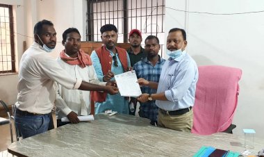 मृतक छात्र के परिवार को 5 लाख रुपए मुवाबजा वा अधीक्षक पर कार्यवाही करने दिलीप पेद्दी जिला मंत्री भाजपा ने सहायक आयुक्त आदिवासी विभाग सुकमा को सौंपा ज्ञापन