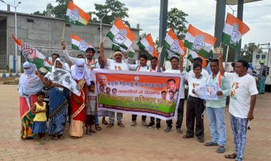 जन जागरण अभियान के तहत कांग्रेसियों ने रैली निकाल  केंद्र सरकार के खिलाफ नारेबाजी करते हुए विरोध प्रदर्शन किया