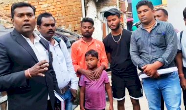 संविधान दिवस: संविधान पढ़ो और आगे बढ़ो - भगवानू.... अधिवक्ता भगवानू नायक ने दी युवाओं को संविधान की जानकारी.... संविधान की किताब भेंट कर युवाओं ने किया सामाजिक नेता नायक का सम्मान.....