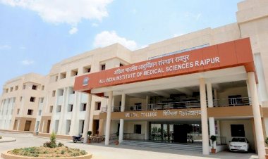 CG- अश्लील ऑडियो की वजह से एम्स में बवाल: सिक्योरिटी गार्ड को अफसर ने कमरे में बंद कर जूतों से पीटा.... सुरक्षाकर्मी नाराज.... खींच-तान जारी.... जानिए मामला....