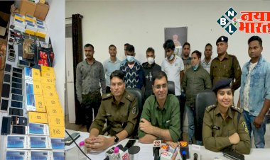 CG- फ्लिपकार्ट के एक्सचेंज ऑफर को बनाया ठगी का जरिया: गिरोह का पर्दाफाश.... यू-ट्यूब से IMEI नंबर बदलना सीखकर जालसाजी.... गैंग पकड़ा गया.... 25 लाख का माल भी बरामद.... 4 गिरफ्तार.... तरीका जान रह जाएंगे हैरान.....