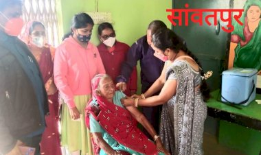 CG BEMETARA:डोर-टू-डोर वैक्सीनेशन महा अभियान:सांवतपुर के 85 वर्षीय बुजुर्ग महिला ने लगवाया वैक्सीन का प्रथम डोज