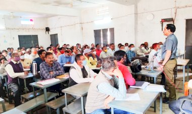 CG:बेमेतरा ADM ने बेरला में मतदान दल को दिये ट्रैनिंग,दिसंबर में होना है नगर पंचायत,नगर पालिका में उपचुनाव