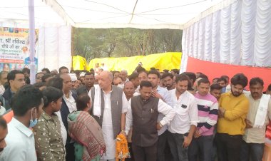 CG:तेन्दुवा-नयापारा में कृषि मंत्री रविन्द्र चौबे के हाथों 02 करोड़ 36 लाख रुपये के विकास कार्यो का भूमिपूजन एवं लोकार्पण, वरिष्ठ कांग्रेसी सुरेश दुबे के नेतृत्व में कार्यकर्ताओं ने किया भव्य स्वागत