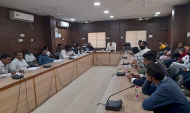 CG BEMEARA:धान उठाव के संबंध मे बेमेतरा कलेक्टर ने लिए जिले के राईस मिलरों की बैठक....बैठक में मिलरों के द्वारा समिति से धान उठाव में होने वाले विलम्ब एवं कस्टम मिलिंग की राशि भुगतान के संबंध में चर्चा की गई