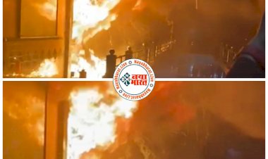 CG- शॉपिंग मॉल में आधी रात को लगी आग VIDEO: मोबाइल दुकान में लगी भीषण आग.... मिनटों में हो गयी पूरी दुकान खाक….. लाखों का मोबाइल जलकर स्वाहा..... इलाके में अफरा-तफरी का माहौल.... देखिए VIDEO......