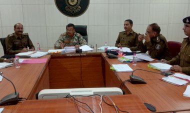 CG BEMETARA:एसपी ने ली नगरीय निकाय चुनाव शांतिपूर्ण सम्पन्न कराने एवं अपराध समीक्षा हेतु राजपत्रित अधिकारियो एवं थाना/चौकी प्रभारियो की मीटिंग…..अवैध कारोबारियो अवैध शराब, जुआ, सट्टा, गांजा के खिलाफ सख्त कार्यवाही के दिए निर्देश