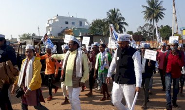 ग्राम पंचायतों में मूलभूत सुविधा के काम भ्रष्टाचार को लेकर आम आदमी पार्टी ने किया जनपद का घेराव