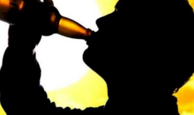 CG- शराबी टीचर निलंबित: शराब पीकर बच्चों को पढ़ाने स्कूल पहुंचा शिक्षक.... शिक्षा अधिकारी ने जारी किया आदेश.... शिक्षक तत्काल प्रभाव से सस्पेंड.....