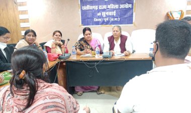 अधिवक्ता की बुजुर्ग माँ ने आयोग के समक्ष की लिखित शिकायत