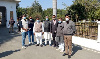लखनपुर कांग्रेस प्रतिनिधिमंडल ने कलेक्टर से की मुलाकात किसानों को हो रही समस्याओं के विषय में सौंपा ज्ञापन।
