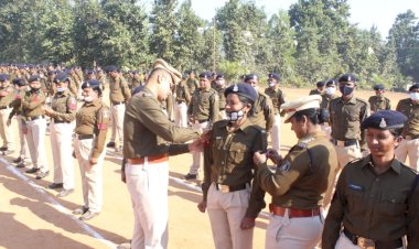 CG पुलिस प्रमोशन: 159 जवानों को मिला प्रमोशन.... 29 प्रधान आरक्षक से बने ASI.... वही 130 आरक्षक से हेड कांस्टेबल के पद पर हुए पदोन्नत.... SP ने स्टार लगाकर.....