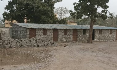 ठेकेदार अवैध भंडारण के साथ कर रहा अवैध निर्माण अवैध निर्माण पर नपा दोरनापाल मौन