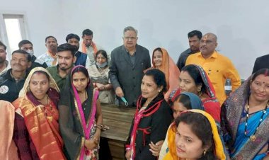 ब्रेकिंग न्यूज़: पूर्व जिला पंचायत अध्यक्ष एवं जिला पंचायत सदस्य माया बेलचंदन के नेतृत्व में अंडा के अटल चौक पर पूर्व मुख्यमंत्री डॉ रमन सिंह का किया गया भव्य स्वागत....... सैकड़ों लोगों के द्धारा निकाली गई रैली....... भाजपा के बड़े नेता भी रहें उपस्थित......