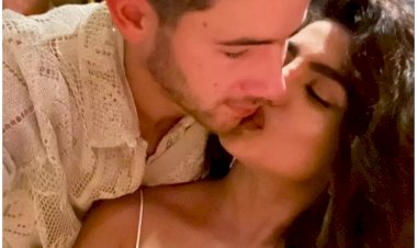 पति को Kiss कर Priyanka Chopra ने किया नए साल का आगाज़: New Year 2022 के जश्न में डूबे निक जोनस और प्रियंका चोपड़ा.... रोमांटिक फोटो के साथ की नए साल की शुरुआत.... लिखा, मेरी न्यू ईयर किस.....