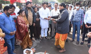 डीडी नगर में गोल चौंक के जीर्णोद्धार हेतु विधायक विकास उपाध्याय ने आज भूमि पूजन किया.... बोले, 40.00 लाख रूपये के जीर्णोद्धार कार्य से यह चौंक पूरे क्षेत्र में नई भव्यता देगा.....