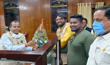 बस्तर कमिश्नर से मुलाकात कर ,मुक्ति मोर्चा व जनता कांग्रेस के नेता नवनीत चांद ने नव वर्ष की शुभकामनाएं दे,जिले के  शिक्षा व स्वास्थ्य मुद्दो पर चर्चा समाधान की रखी अपील -मुक्ति मोर्चा/जनता कांग्रेस जे